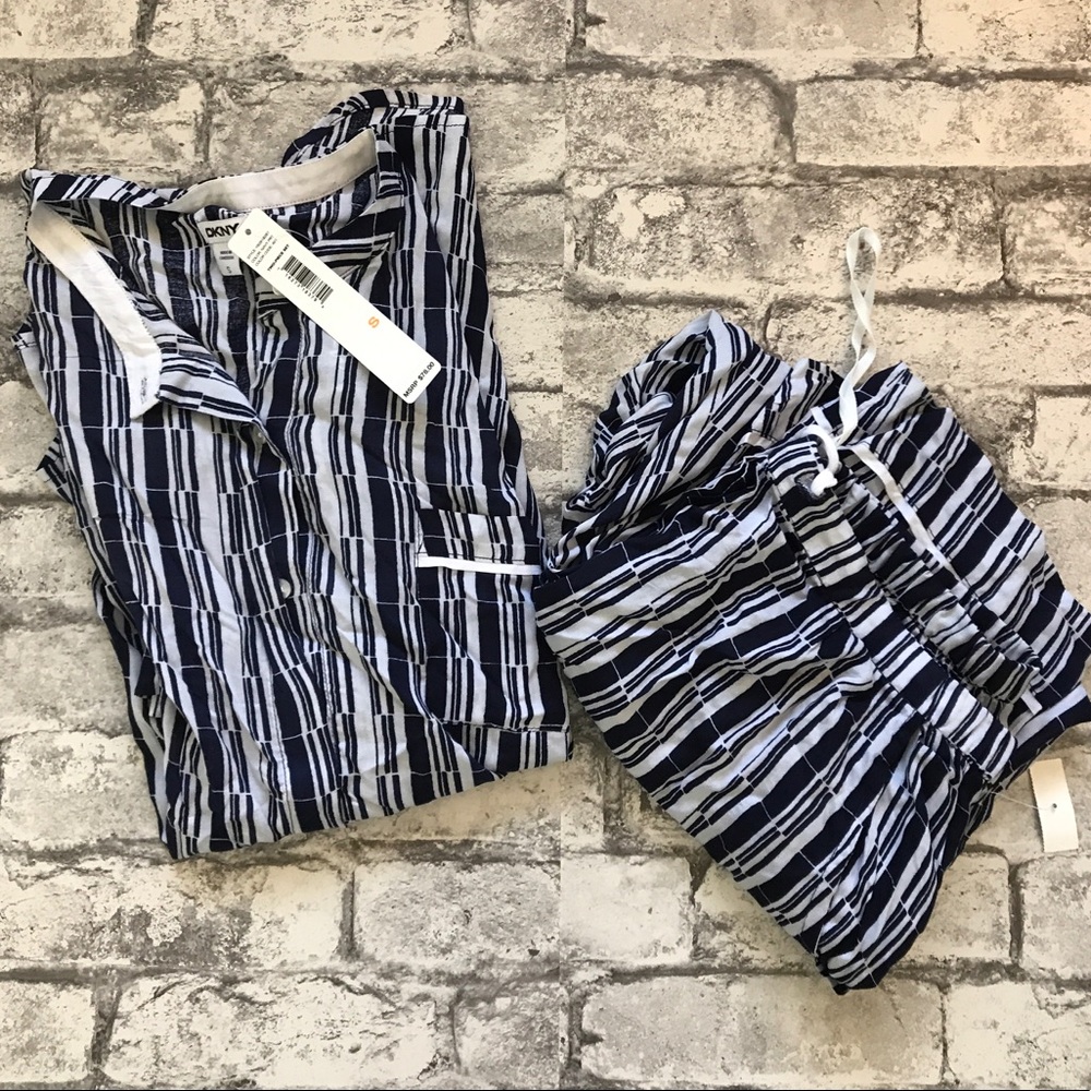 DKNY NWT 2 Piece Capri Pajama Set